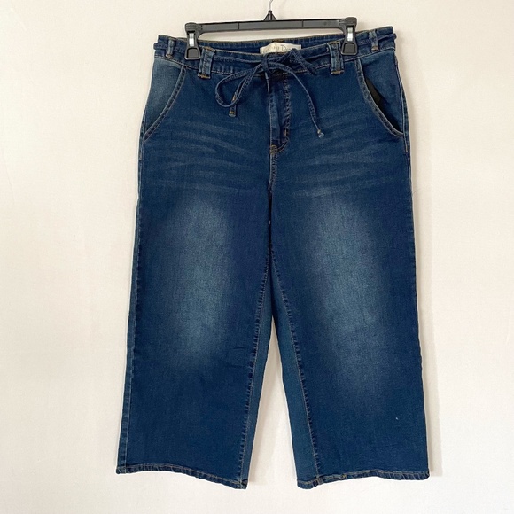 Cato Denim High Rise Wide Leg Cropped Jeans Size 10 - Picture 1 of 8